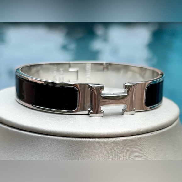 Authentic Hermès Clic H Bracelet in Black Enamel - Picture 1 of 17